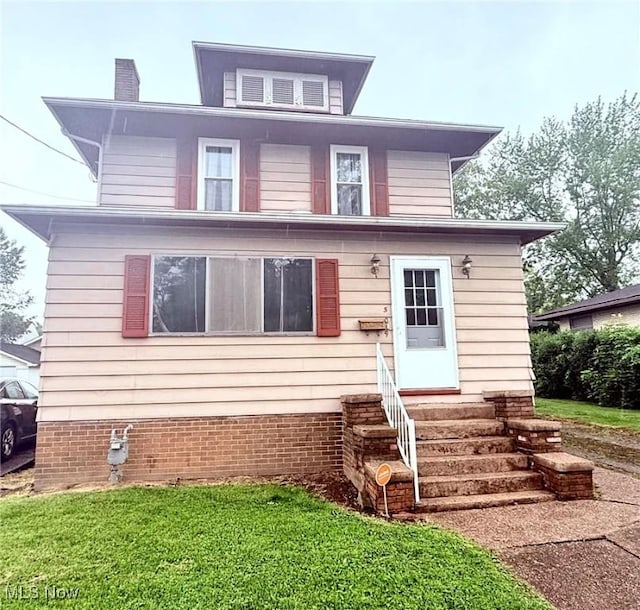 509 Dresden Ave, Steubenville, OH 43952 - view of front of house featuring entry steps, a chimney, and a front yard