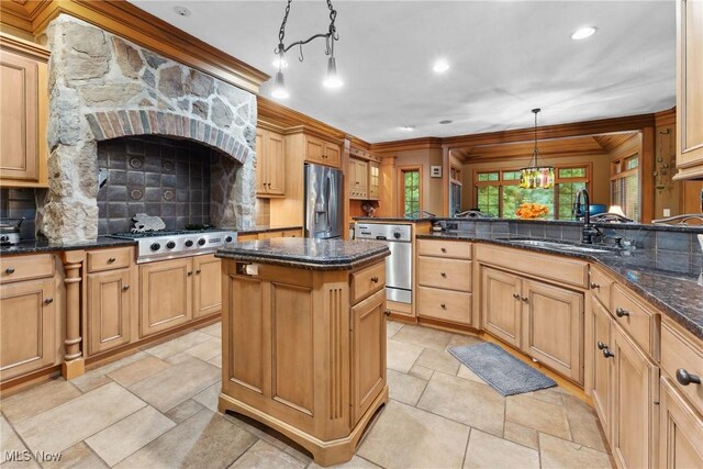 3109 Kennesaw Cir NW, Canton, OH 44708 - kitchen with stainless steel appliances, a sink, backsplash, crown molding, and hanging light fixtures