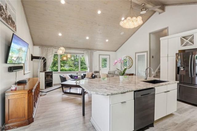 179 High St, Chagrin Falls, OH 44022 - kitchen featuring stainless steel fridge with ice dispenser, dishwashing machine, a sink, an island with sink, and light wood-style floors