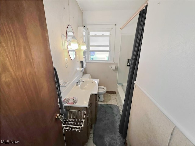 121 Valley Way, Weirton, WV 26062 - bathroom with toilet, vanity, and bathtub / shower combination