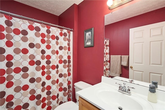 1917 Northgate Cir, Akron, OH 44320 - bathroom with vanity, a textured ceiling, toilet, and a shower with curtain