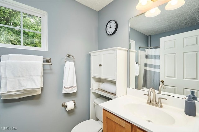 1917 Northgate Cir, Akron, OH 44320 - bathroom featuring a textured ceiling, vanity, toilet, and curtained shower