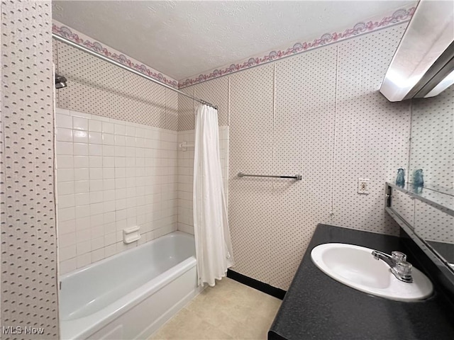 547 Towns Ln Unit 129, Richmond Heights, OH 44143 - full bathroom with shower / tub combo with curtain, vanity, and a textured ceiling