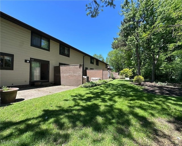 547 Towns Ln Unit 129, Richmond Heights, OH 44143 - view of yard