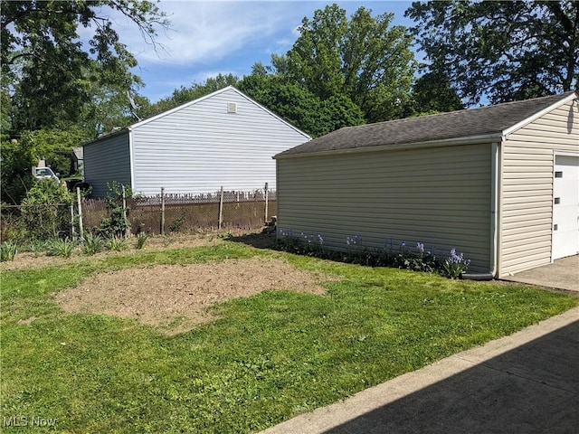 871 Chinook Ave, Akron, OH 44305 - view of yard with an outdoor structure
