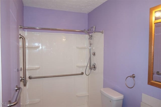 1259 Cherry Ln, Brunswick, OH 44212 - full bathroom with a shower, toilet, and a textured ceiling