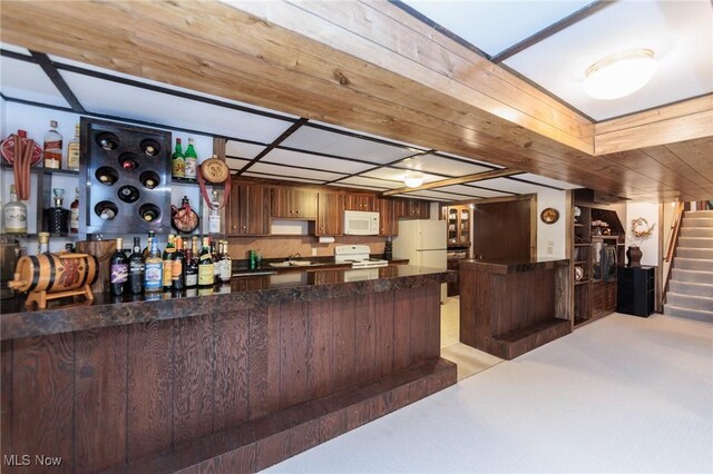5761 Goodman Cir, North Royalton, OH 44133 - welcome area with stairway and a bar