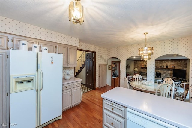 5761 Goodman Cir, North Royalton, OH 44133 - kitchen with white appliances, wallpapered walls, arched walkways, light wood finished floors, and light countertops