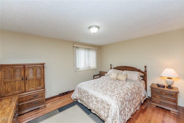 5761 Goodman Cir, North Royalton, OH 44133 - bedroom featuring light wood finished floors and baseboards