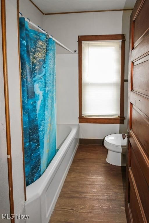 1515 E 3rd St, Port Clinton, OH 43452 - full bathroom with toilet, wood finished floors, shower / tub combo with curtain, and baseboards