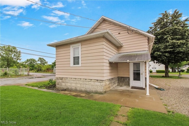1515 E 3rd St, Port Clinton, OH 43452 - view of home's exterior featuring a yard