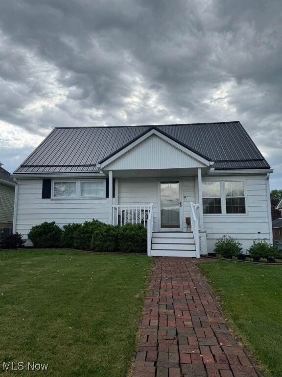 1505 N 14th St, Cambridge, OH 43725 - view of front facade with a front lawn and metal roof