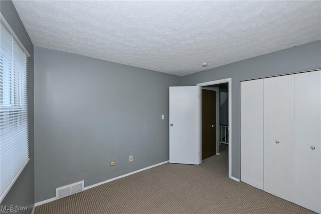 625 Canterbury Ln, Medina, OH 44256 - unfurnished bedroom featuring carpet flooring, a closet, a textured ceiling, and baseboards