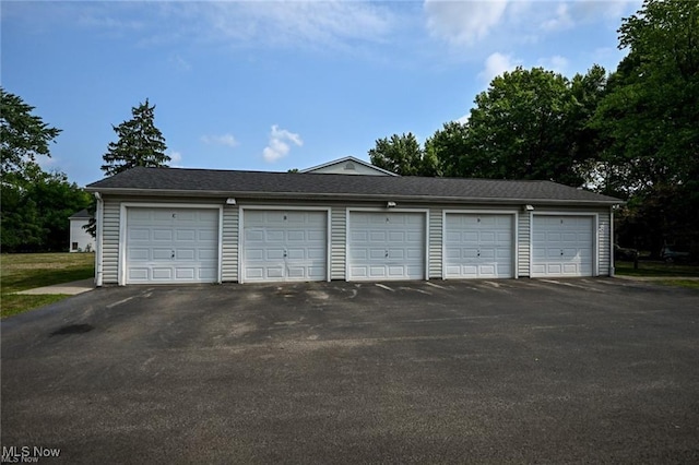 625 Canterbury Ln, Medina, OH 44256 - view of garage