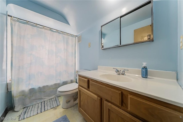 3573 Severn Rd, Cleveland Heights, OH 44118 - bathroom with vanity, toilet, and shower / tub combo with curtain