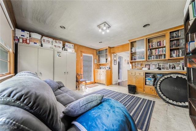 3573 Severn Rd, Cleveland Heights, OH 44118 - sitting room featuring a textured ceiling
