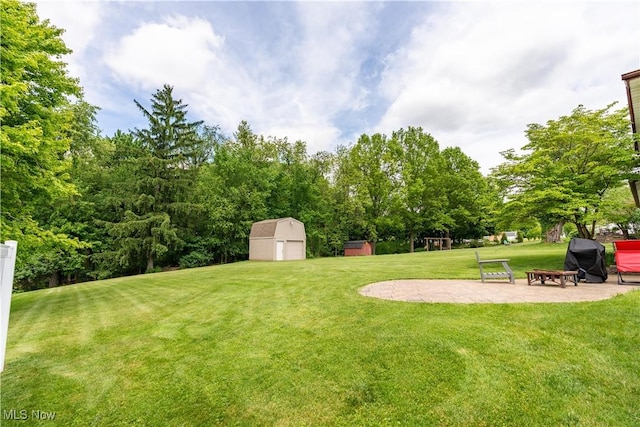 731 39th St SW, Canton, OH 44706 - view of green lawn with a patio and view of wooded area