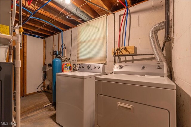 731 39th St SW, Canton, OH 44706 - washroom featuring separate washer and dryer