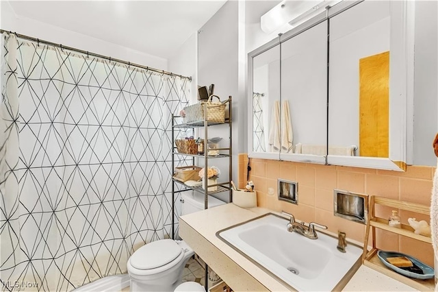 432-434 N Main St, Munroe Falls, OH 44262 - full bath with toilet, a sink, tasteful backsplash, and curtained shower