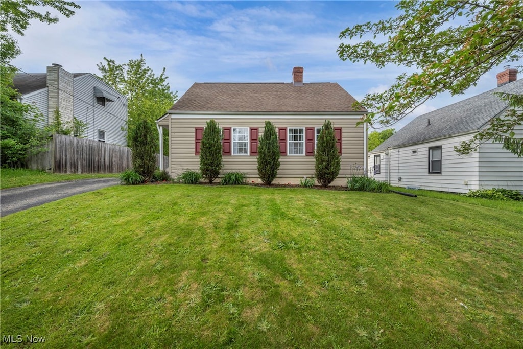 198 E Catawba Ave, Akron, OH 44301 - view of front facade featuring a chimney