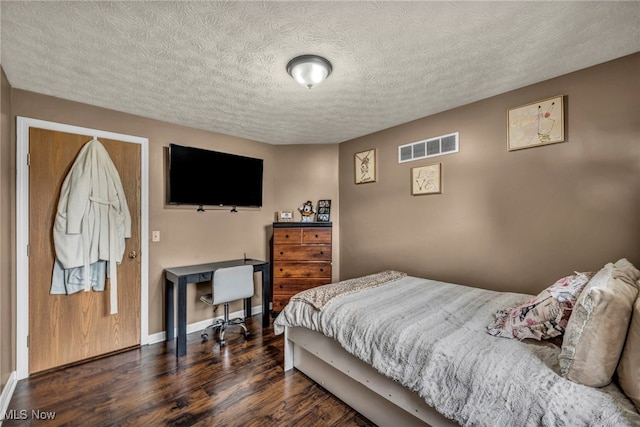 2300 Canterbury Cir, Akron, OH 44319 - bedroom featuring wood finished floors, a textured ceiling, and baseboards