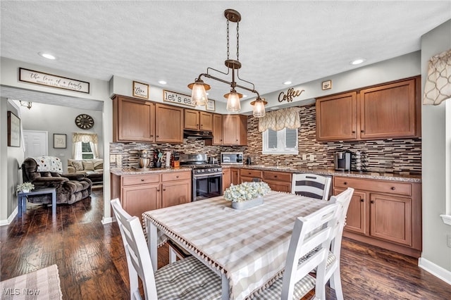 2300 Canterbury Cir, Akron, OH 44319 - kitchen with stainless steel appliances, backsplash, under cabinet range hood, dark wood finished floors, and a textured ceiling