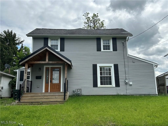408 W Paradise St, Orrville, OH 44667 - traditional-style house featuring a front yard