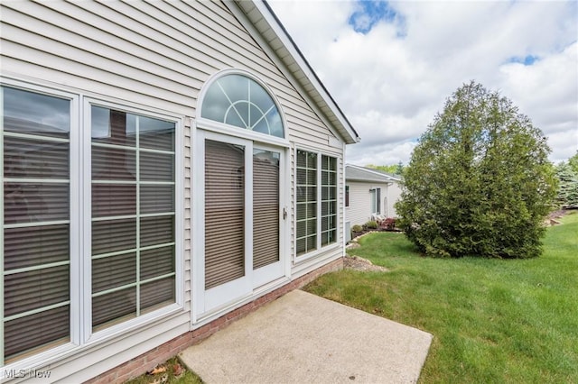 14250 Reserve Ln, Middleburg Heights, OH 44130 - view of grassy yard featuring a patio area