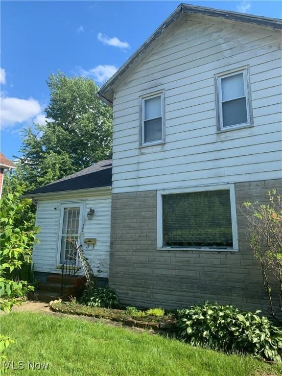 323 W State St, Niles, OH 44446 - view of rear view of house