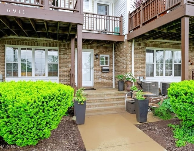 6911 Father Caruso Dr, Cleveland, OH 44102 - photo 4