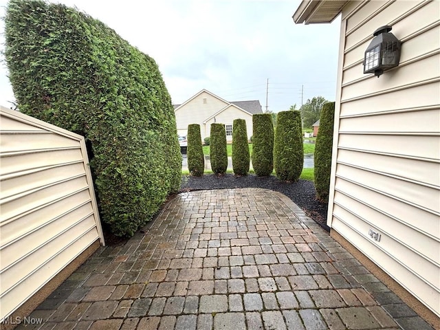 39 Village Ct, Columbiana, OH 44408 - view of patio