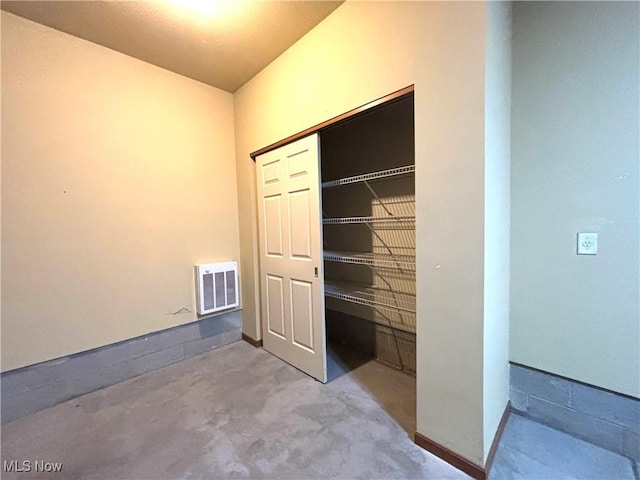 39 Village Ct, Columbiana, OH 44408 - view of closet