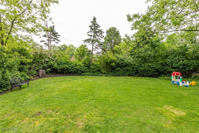 23935 Duffield Rd, Shaker Heights, OH 44122 - view of grassy yard