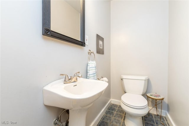23935 Duffield Rd, Shaker Heights, OH 44122 - bathroom featuring toilet, baseboards, and tile patterned floors