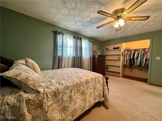 2308 Bears Den Rd, Youngstown, OH 44511 - bedroom featuring a textured ceiling, light colored carpet, a closet, a ceiling fan, and baseboards