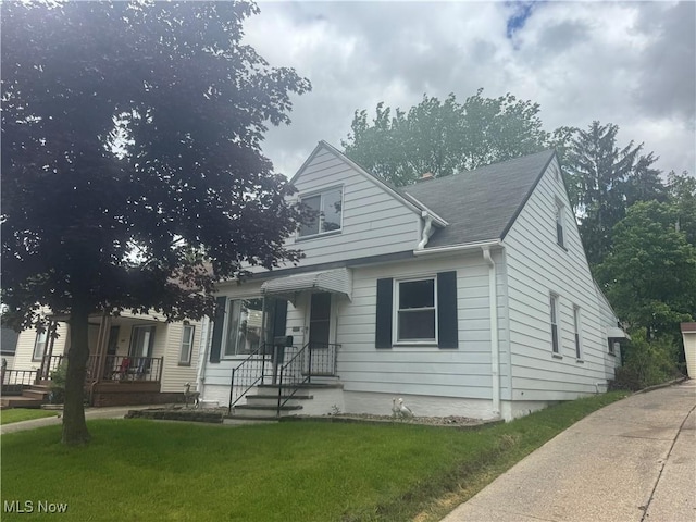 4827 E 88th St, Garfield Heights, OH 44125 - bungalow with a front yard