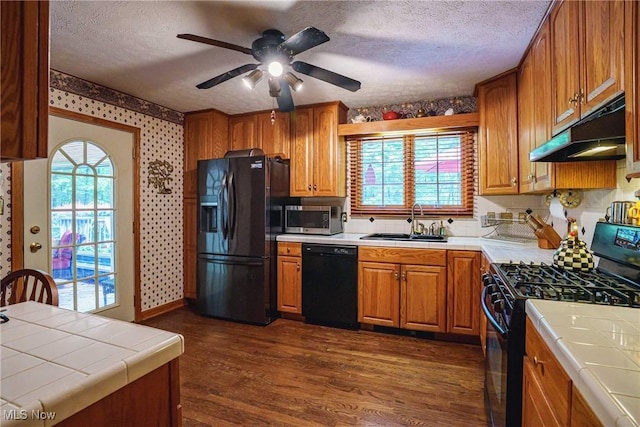 875 N Medina Line Rd, Akron, OH 44333 - kitchen featuring black appliances, under cabinet range hood, tile countertops, a sink, and a textured ceiling