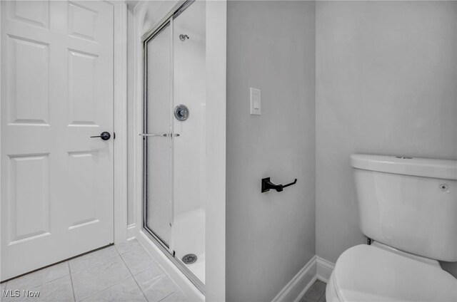2344 Country Brook Dr, Hinckley, OH 44233 - full bathroom featuring a stall shower, toilet, tile patterned flooring, and baseboards