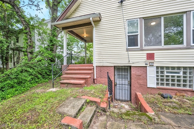 10234 Park Heights Rd, Cleveland, OH 44104 - view of doorway to property