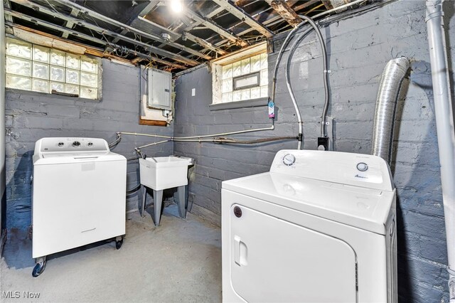 10234 Park Heights Rd, Cleveland, OH 44104 - washroom featuring washing machine and clothes dryer and electric panel