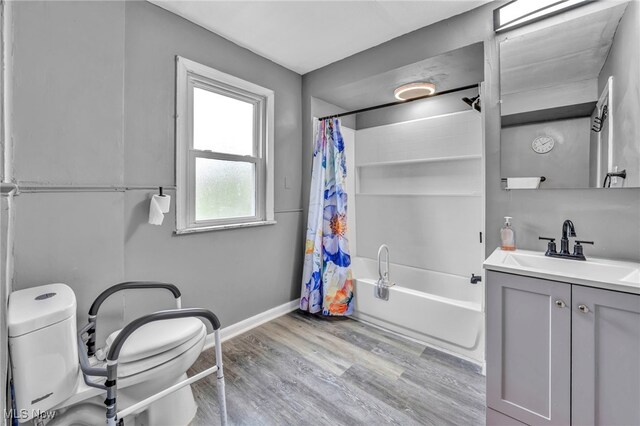 10234 Park Heights Rd, Cleveland, OH 44104 - bathroom with vanity, toilet, shower / bathtub combination with curtain, wood finished floors, and baseboards