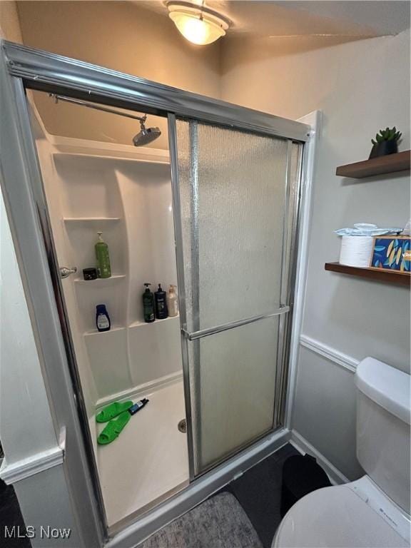 16112 Raymond St, Maple Heights, OH 44137 - full bath featuring a stall shower and toilet