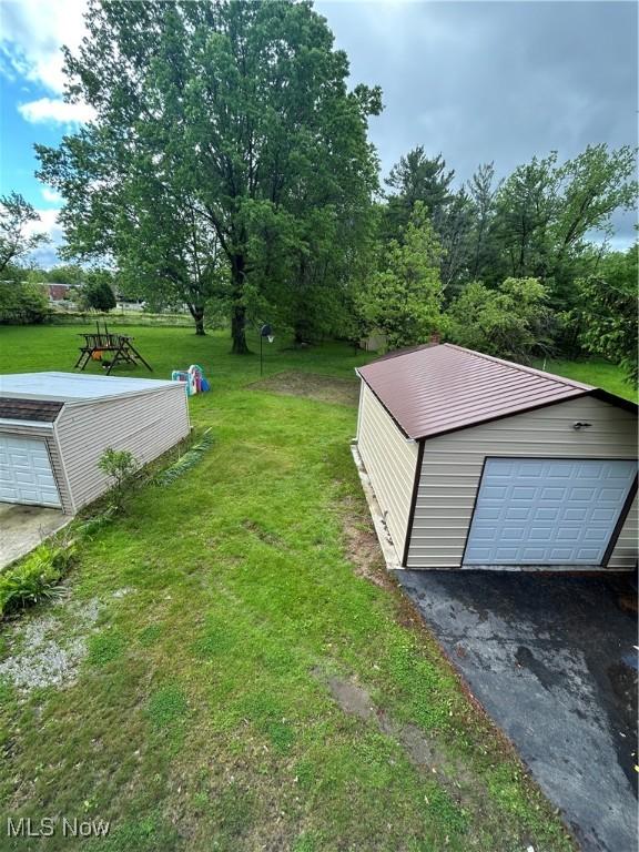 16112 Raymond St, Maple Heights, OH 44137 - view of grassy yard with an outbuilding