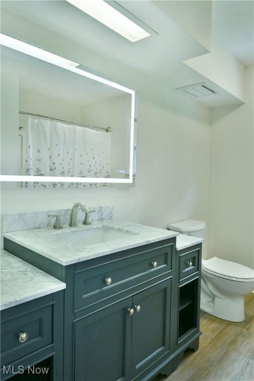 5990 Stewart Sharon Rd, Hubbard, OH 44425 - full bath with vanity, wood finished floors, toilet, and a shower with curtain