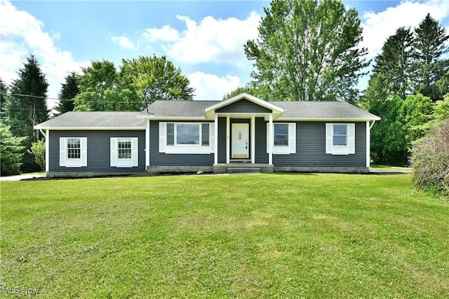 5990 Stewart Sharon Rd, Hubbard, OH 44425 - ranch-style house featuring a front lawn and a shingled roof