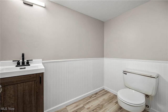 6265 Jaycox Rd, North Ridgeville, OH 44039 - bathroom featuring wood finished floors, toilet, a wainscoted wall, vanity, and baseboards