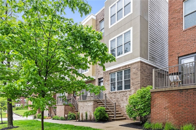 1343 W Clifton Blvd, Lakewood, OH 44107 - view of building exterior with stairway