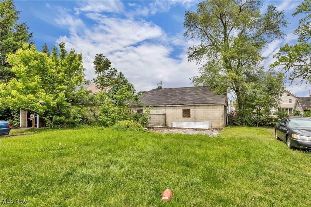 241 Sexton St, Struthers, OH 44471 - view of grassy yard