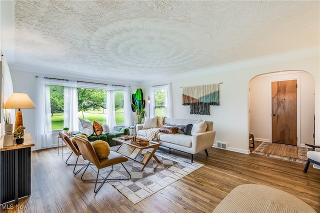 2546 Atlantic, Warren, OH 44483 - living area featuring arched walkways, a textured ceiling, wood finished floors, and baseboards