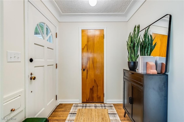 2546 Atlantic, Warren, OH 44483 - entryway with light wood-style flooring, a textured ceiling, and baseboards